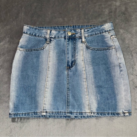 New with Tag Le Lis Collection Denim Mini Skirt Size Small - Picture 1 of 9